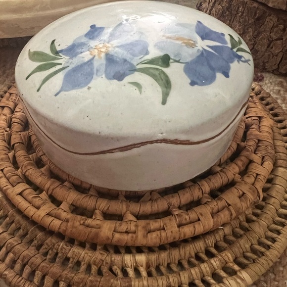 Studio Pottery Lidded Container - Picture 2 of 7